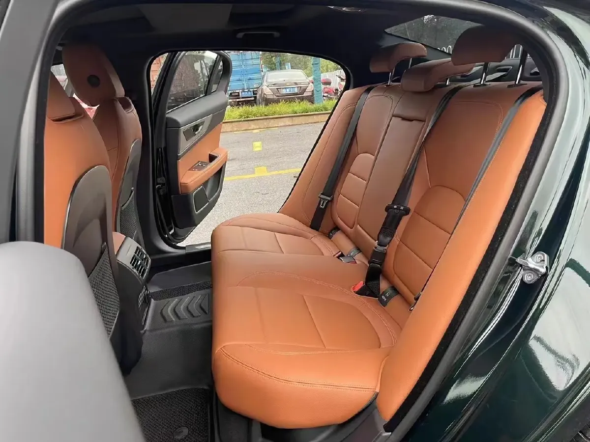 2022 Jaguar XEL 2.0T 200HP L4 8AT,autocango,china used car exporter,china ev exporter,chinese used car exporter,chinese used ev exporter