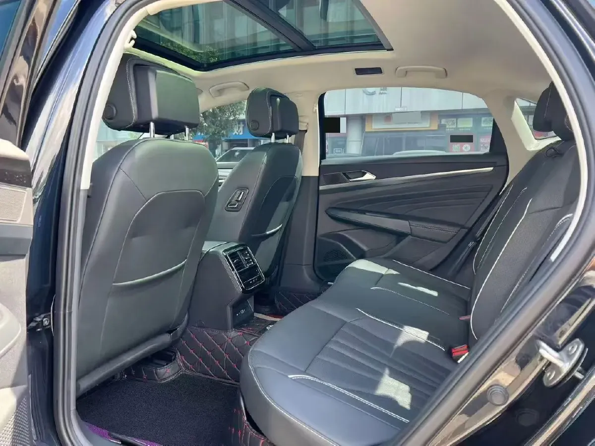 2024 Volkswagen Passat 2.0T 220HP L4 7DCT,autocango,china used car exporter,china ev exporter,chinese used car exporter,chinese used ev exporter