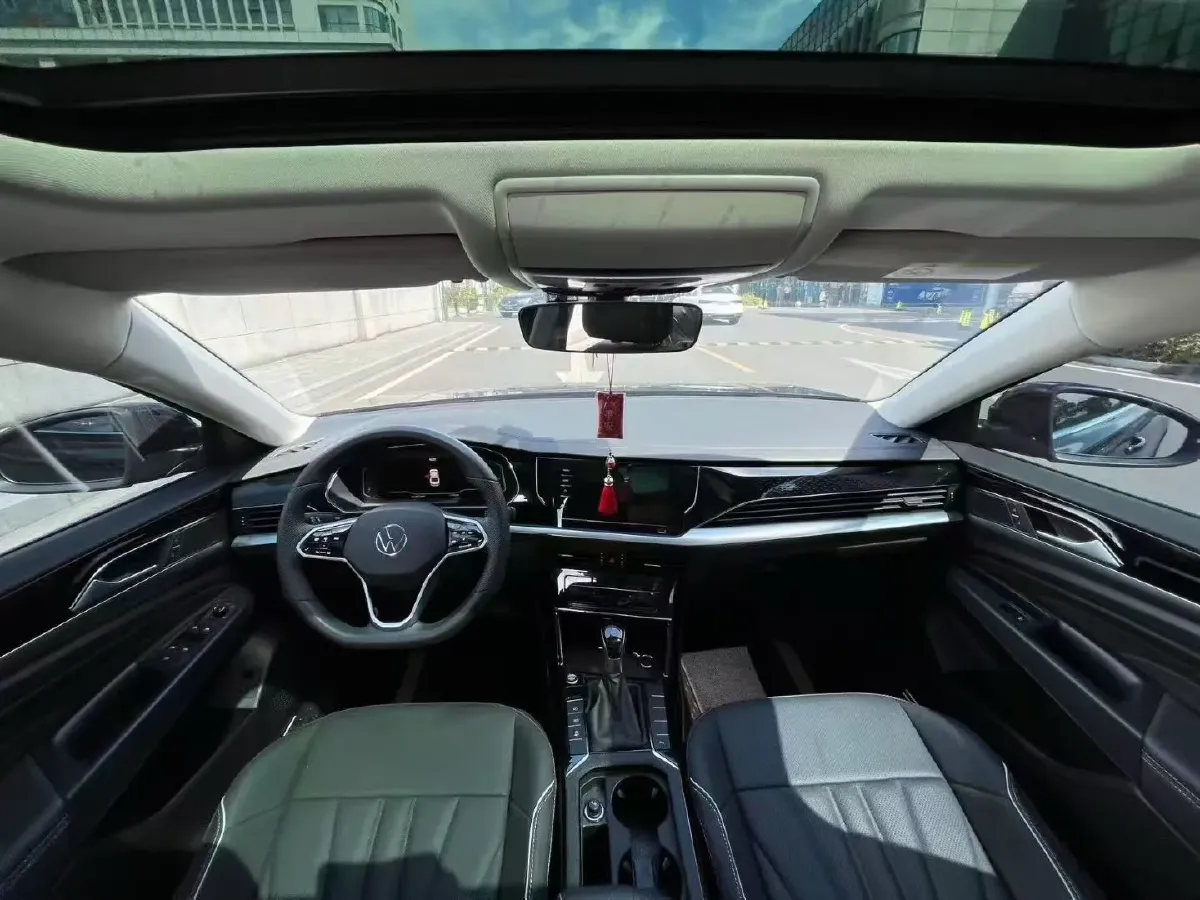 2024 Volkswagen Passat 2.0T 220HP L4 7DCT,autocango,china used car exporter,china ev exporter,chinese used car exporter,chinese used ev exporter