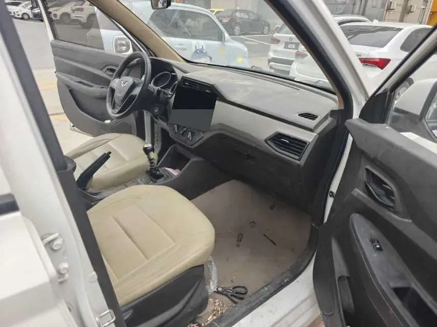 2019 WuLing HongGuang V 1.5L 105HP L4 5MT,autocango,china used car exporter,china ev exporter,chinese used car exporter,chinese used ev exporter