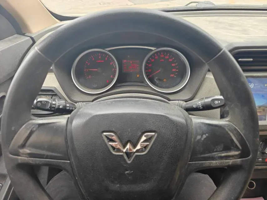 2019 WuLing HongGuang V 1.5L 105HP L4 5MT,autocango,china used car exporter,china ev exporter,chinese used car exporter,chinese used ev exporter