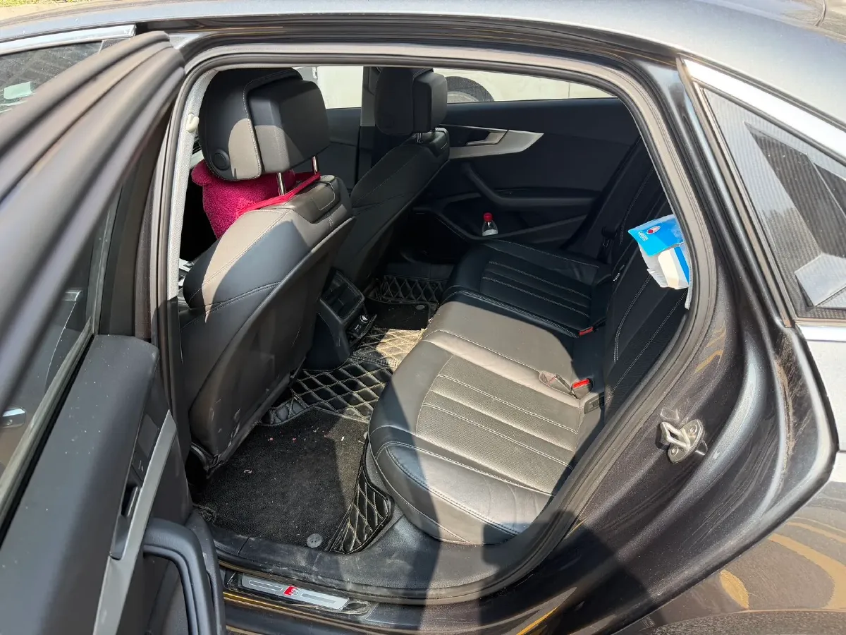 2020 Audi A4L 2.0T 190HP L4 7DCT,autocango,china used car exporter,china ev exporter,chinese used car exporter,chinese used ev exporter