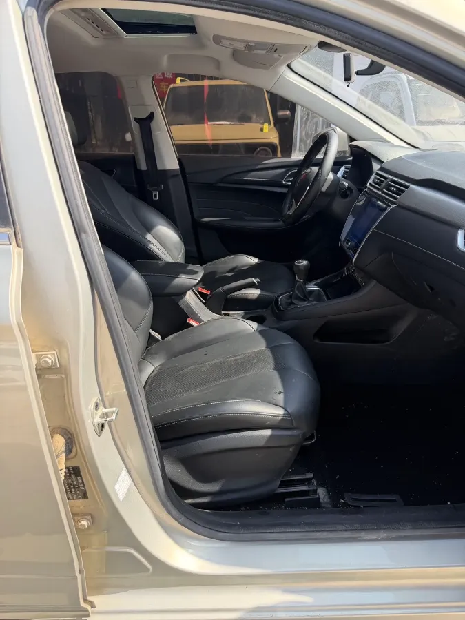 2019 Roewe i5 1.5L 120HP L4 5MT,autocango,china used car exporter,china ev exporter,chinese used car exporter,chinese used ev exporter