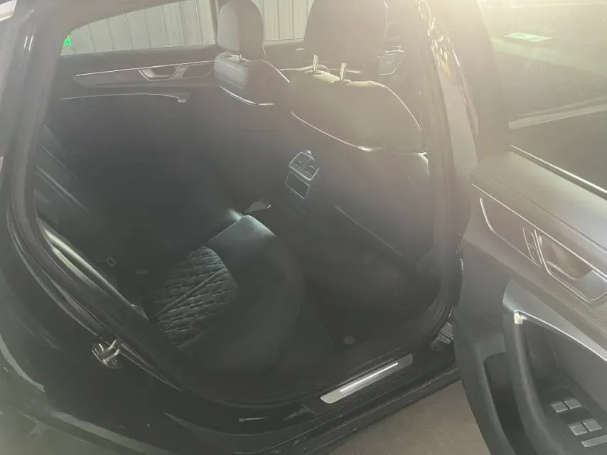 2024 Audi A6L 2.0T 245HP L4 7DCT,autocango,china used car exporter,china ev exporter,chinese used car exporter,chinese used ev exporter