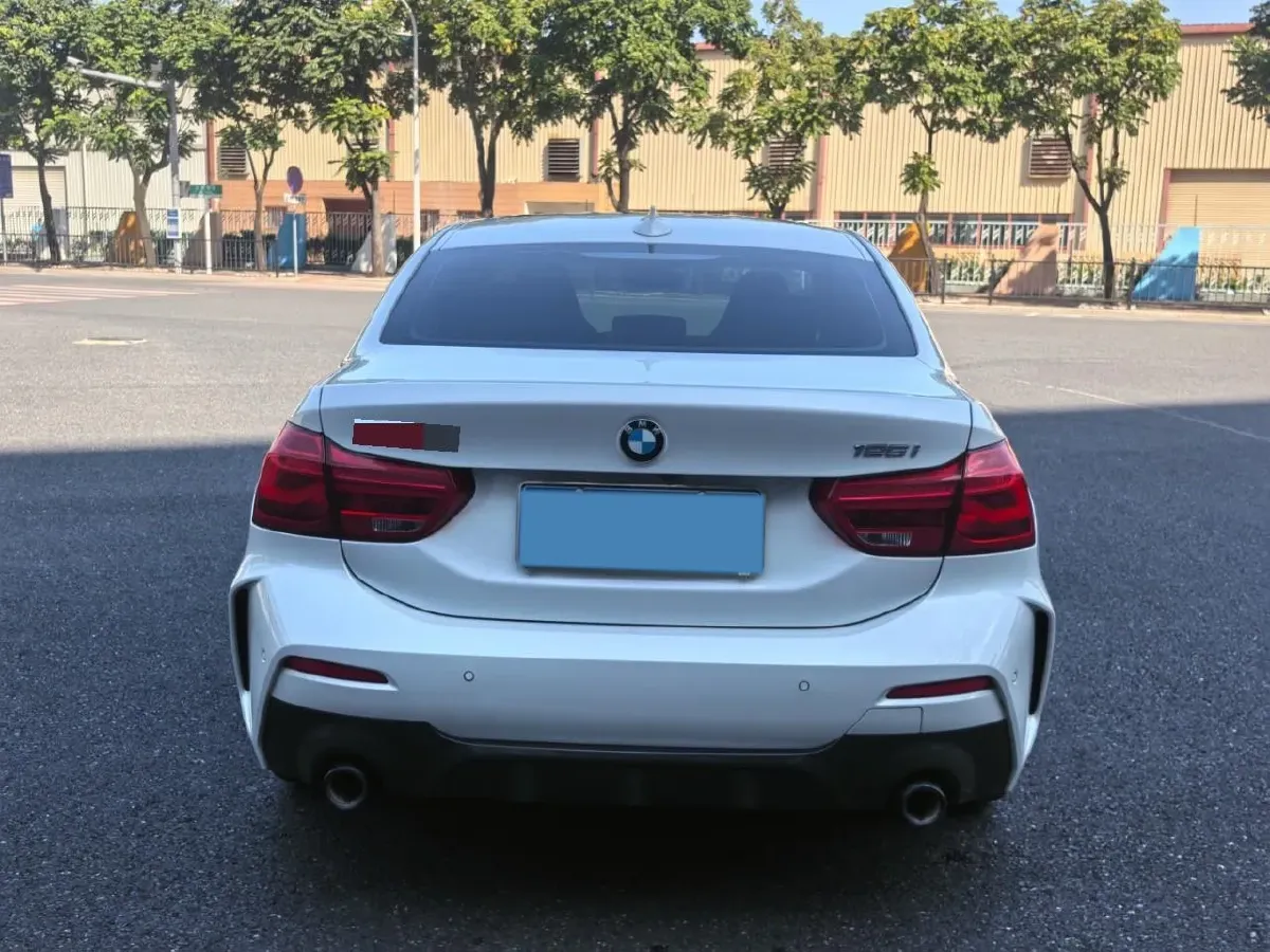2021 BMW 1 Series 2.0T 192HP L4 7DCT,autocango,china used car exporter,china ev exporter,chinese used car exporter,chinese used ev exporter