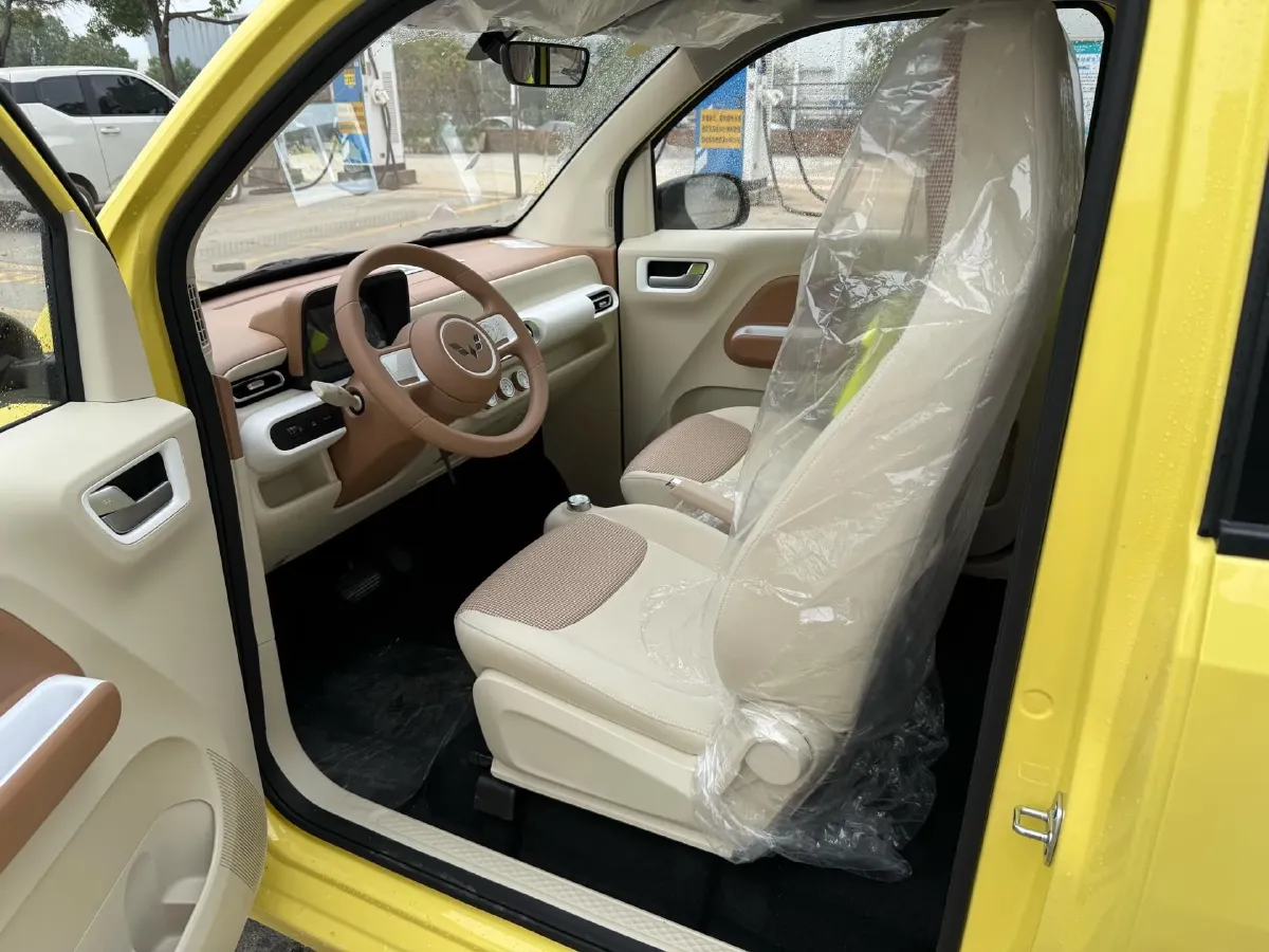 2025 WuLing HongGuang MINI EV BEV 16.2KWH,autocango,china used car exporter,china ev exporter,chinese used car exporter,chinese used ev exporter