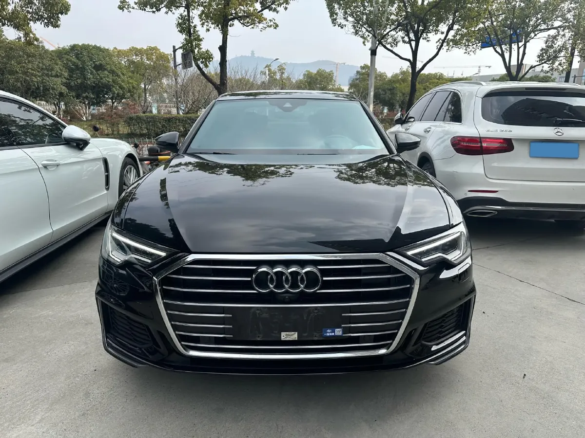 2021 Audi A6L 2.0T 190HP L4 7DCT,autocango,china used car exporter,china ev exporter,chinese used car exporter,chinese used ev exporter
