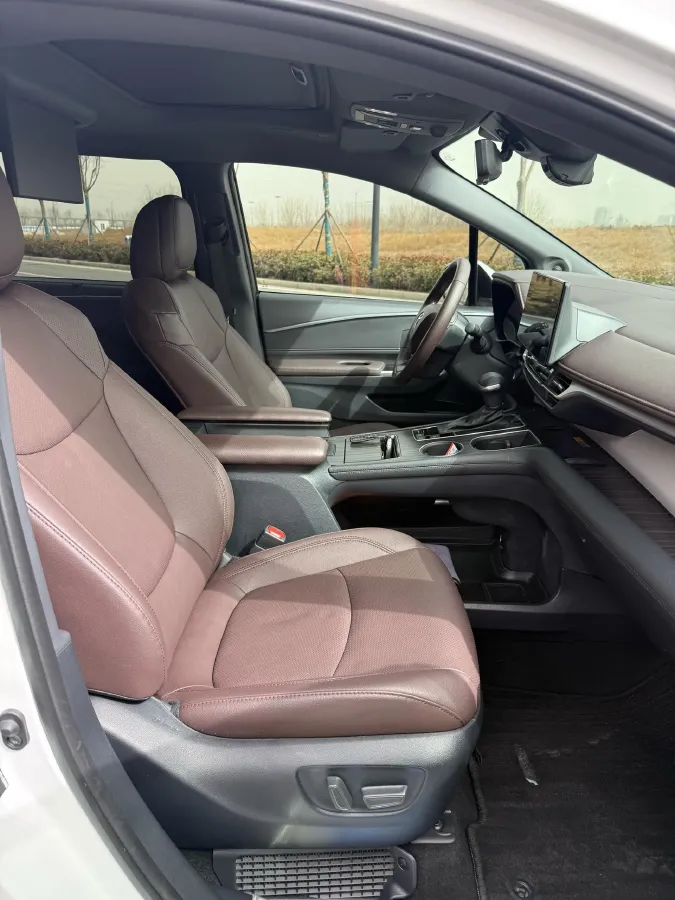 2023 Toyota Granvia 2.5L 189HP L4 E-CVT Hybrid,autocango,china used car exporter,china ev exporter,chinese used car exporter,chinese used ev exporter