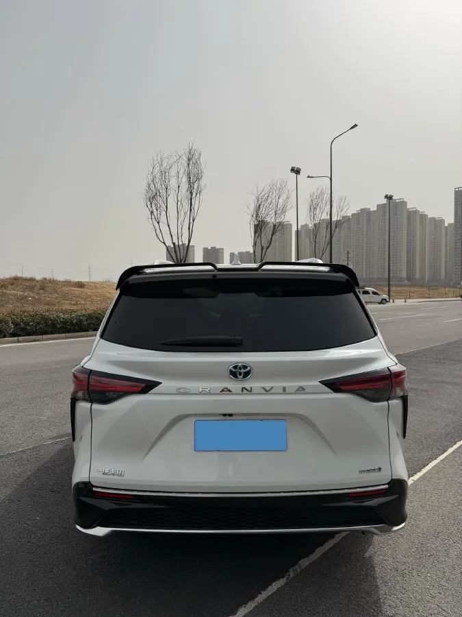 2023 Toyota Granvia 2.5L 189HP L4 E-CVT Hybrid,autocango,china used car exporter,china ev exporter,chinese used car exporter,chinese used ev exporter