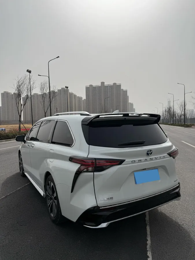 2023 Toyota Granvia 2.5L 189HP L4 E-CVT Hybrid,autocango,china used car exporter,china ev exporter,chinese used car exporter,chinese used ev exporter