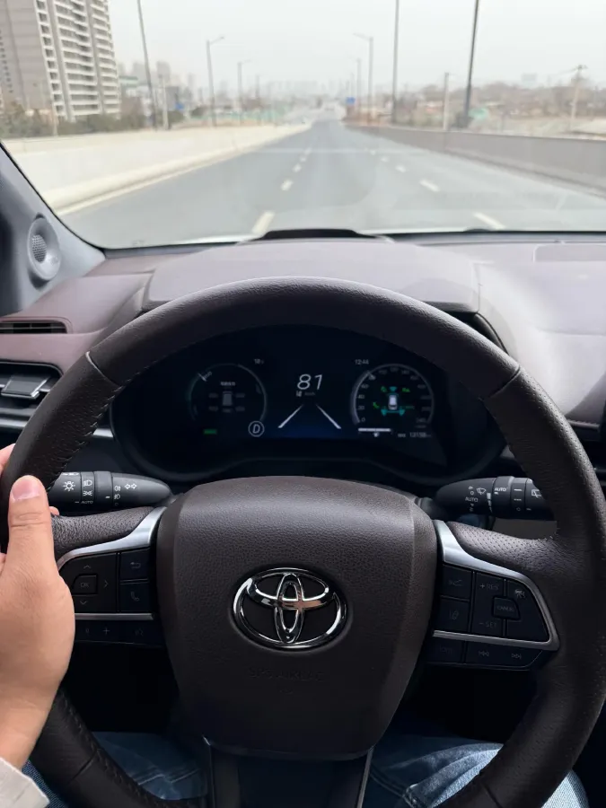 2023 Toyota Granvia 2.5L 189HP L4 E-CVT Hybrid,autocango,china used car exporter,china ev exporter,chinese used car exporter,chinese used ev exporter