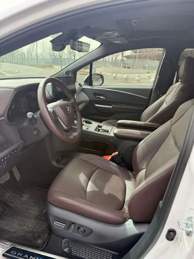 2023 Toyota Granvia 2.5L 189HP L4 E-CVT Hybrid,autocango,china used car exporter,china ev exporter,chinese used car exporter,chinese used ev exporter