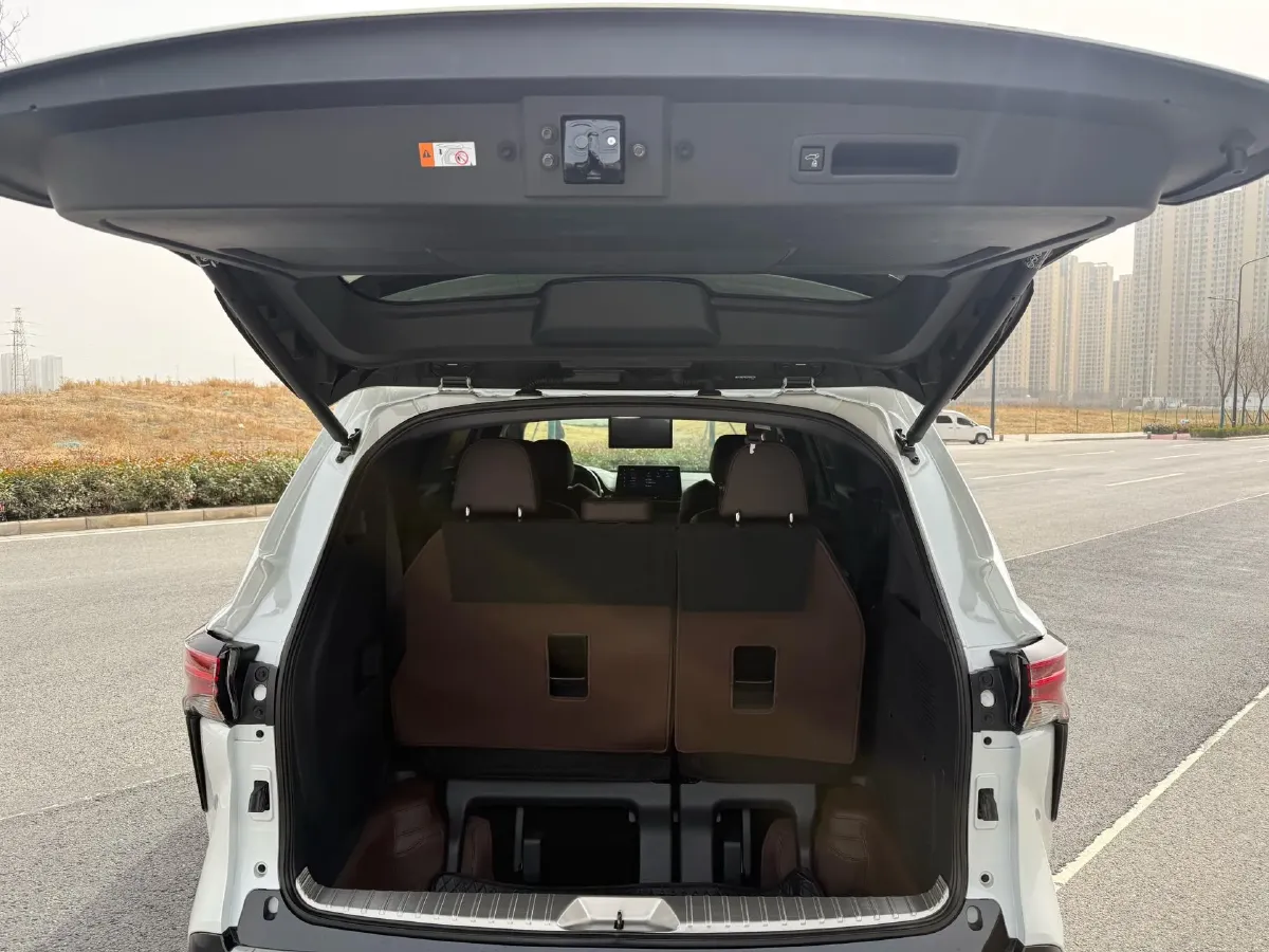 2023 Toyota Granvia 2.5L 189HP L4 E-CVT Hybrid,autocango,china used car exporter,china ev exporter,chinese used car exporter,chinese used ev exporter