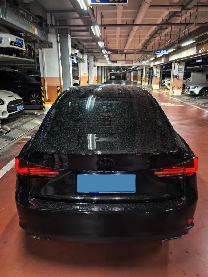 2017 Lexus IS 2.0T 245HP L4 8AT,autocango,china used car exporter,china ev exporter,chinese used car exporter,chinese used ev exporter