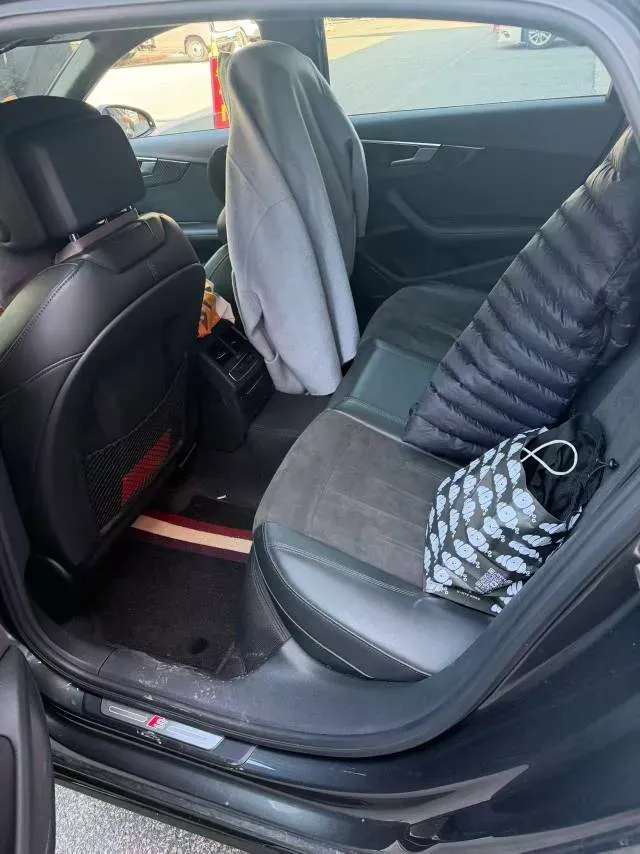 2023 Audi A4L 2.0T 245HP L4 7DCT,autocango,china used car exporter,china ev exporter,chinese used car exporter,chinese used ev exporter