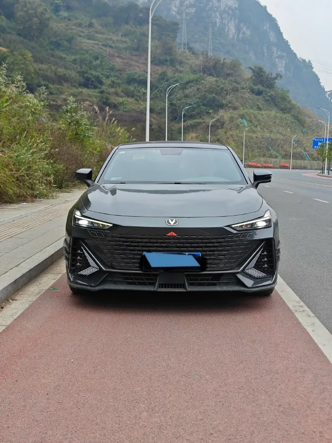 2022 ChangAn UNI-V 1.5T 188HP L4 7DCT,autocango,china used car exporter,china ev exporter,chinese used car exporter,chinese used ev exporter