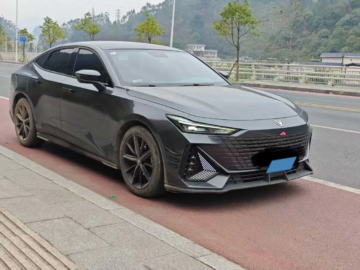 2022 ChangAn UNI-V 1.5T 188HP L4 7DCT,autocango,china used car exporter,china ev exporter,chinese used car exporter,chinese used ev exporter