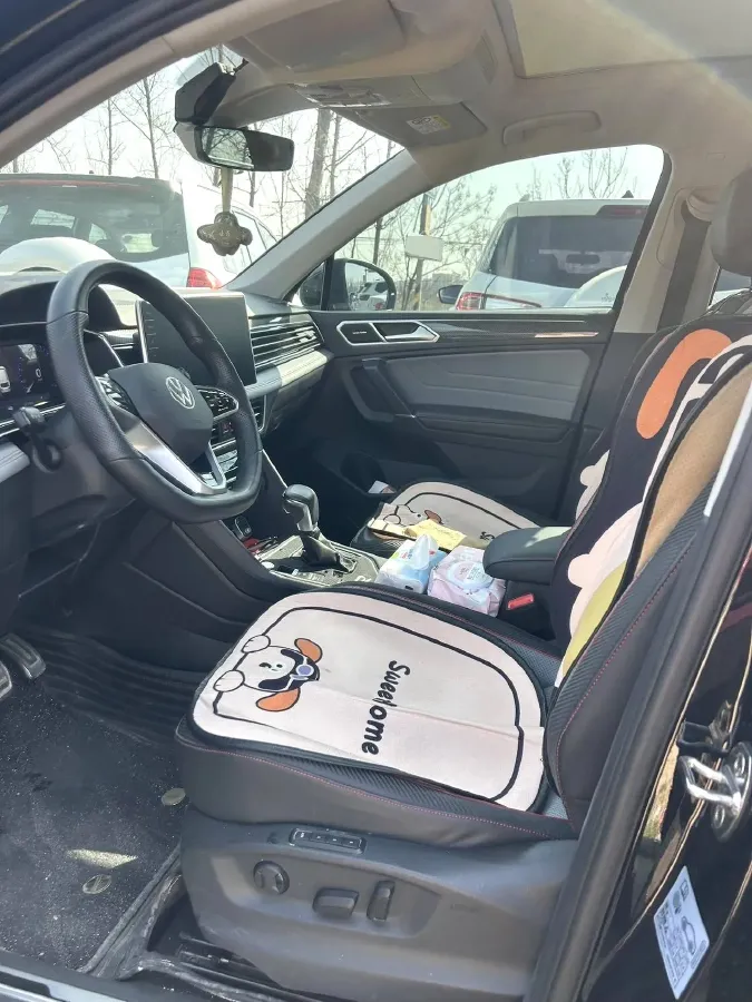 2023 Volkswagen Tiguan L 2.0T 186HP L4 7DCT,autocango,china used car exporter,china ev exporter,chinese used car exporter,chinese used ev exporter