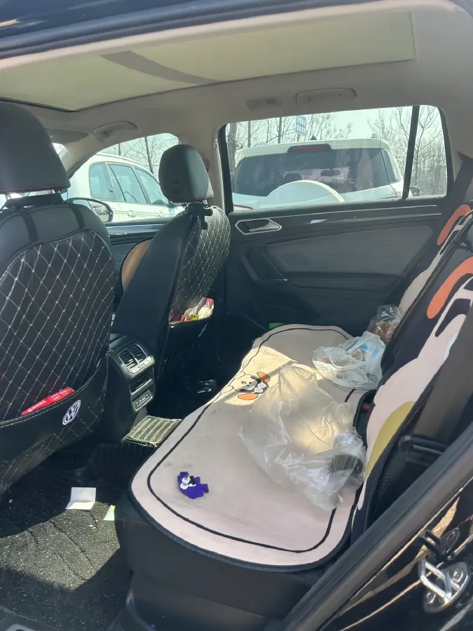 2023 Volkswagen Tiguan L 2.0T 186HP L4 7DCT,autocango,china used car exporter,china ev exporter,chinese used car exporter,chinese used ev exporter