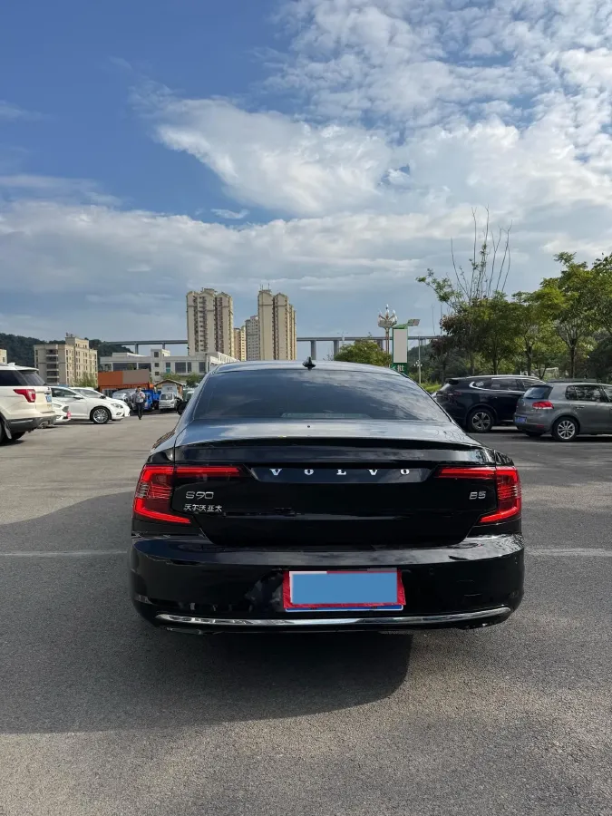 2022 Volvo S90 2.0T 250HP L4 8AT,autocango,china used car exporter,china ev exporter,chinese used car exporter,chinese used ev exporter