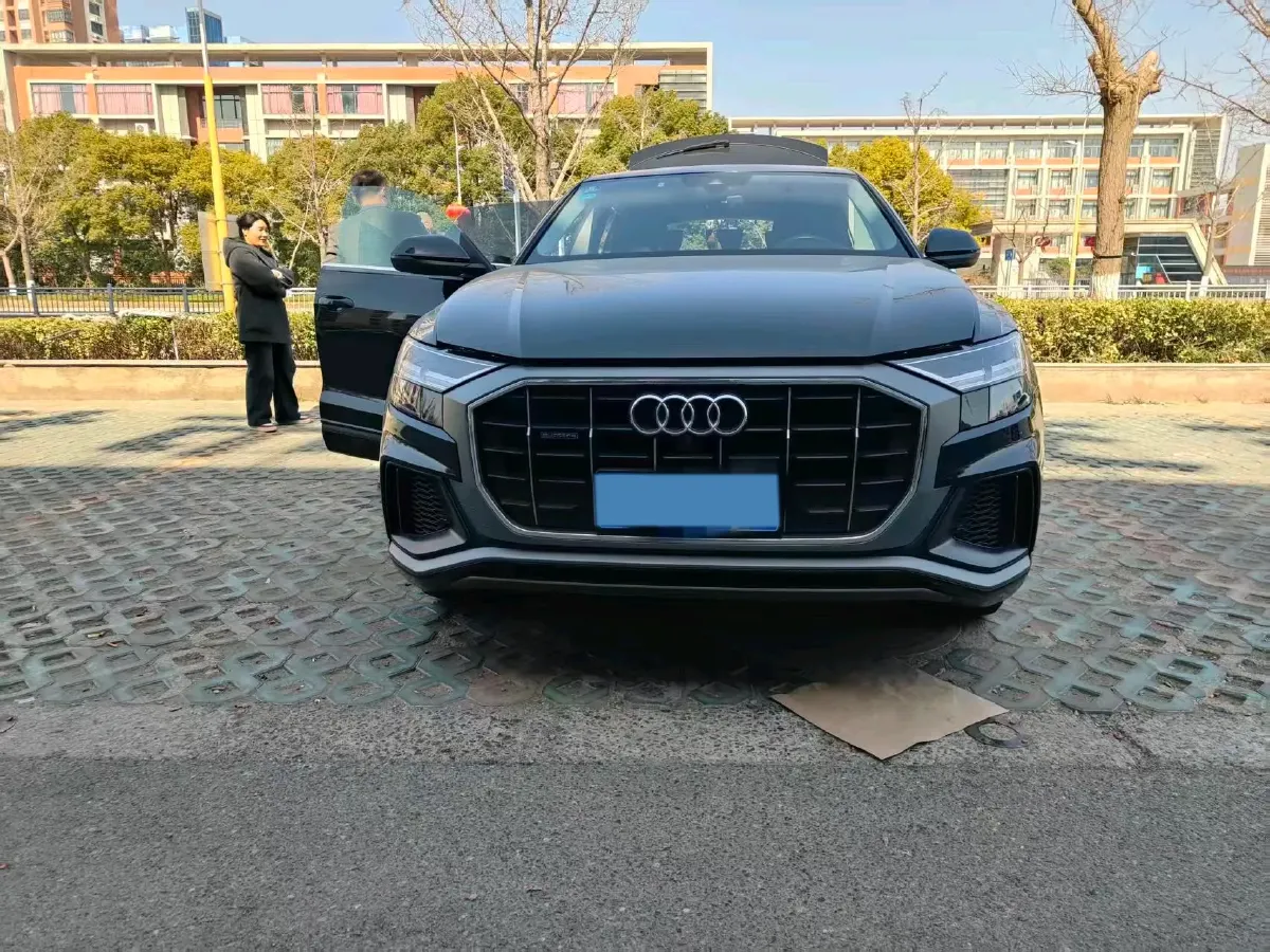 2021 Audi Q8 3.0T 340HP V6 8AT,autocango,china used car exporter,china ev exporter,chinese used car exporter,chinese used ev exporter