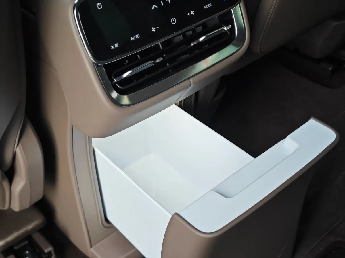 2025 AITO AITO M8 REEV 160HP REEV 53.4KWH,autocango,china used car exporter,china ev exporter,chinese used car exporter,chinese used ev exporter