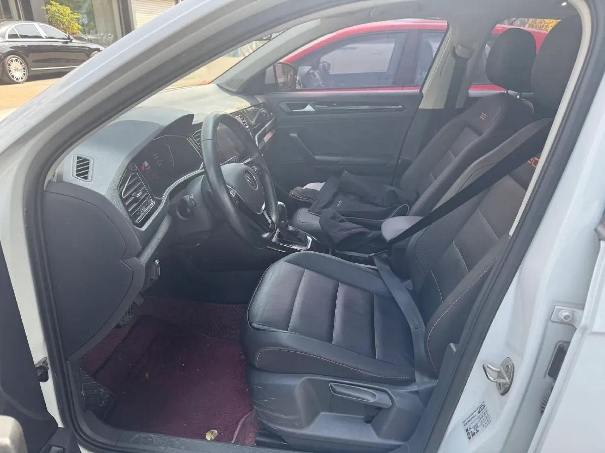 2021 Volkswagen T-Roc 1.4T 150HP L4 7DCT,autocango,china used car exporter,china ev exporter,chinese used car exporter,chinese used ev exporter