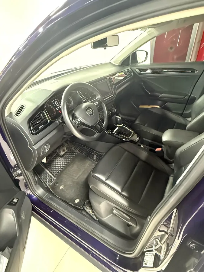 2019 Volkswagen T-Roc 1.4T 150HP L4 7DCT,autocango,china used car exporter,china ev exporter,chinese used car exporter,chinese used ev exporter