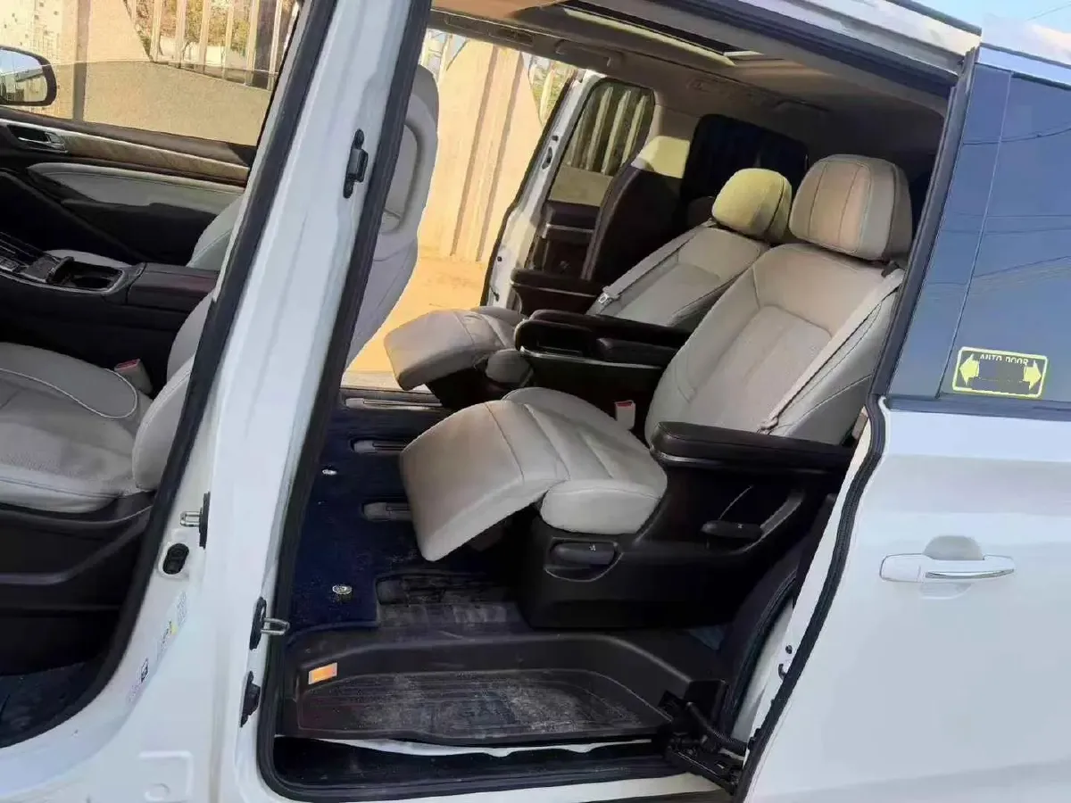 2021 GAC Trumpchi M8 2.0T 252HP L4 8AT,autocango,china used car exporter,china ev exporter,chinese used car exporter,chinese used ev exporter