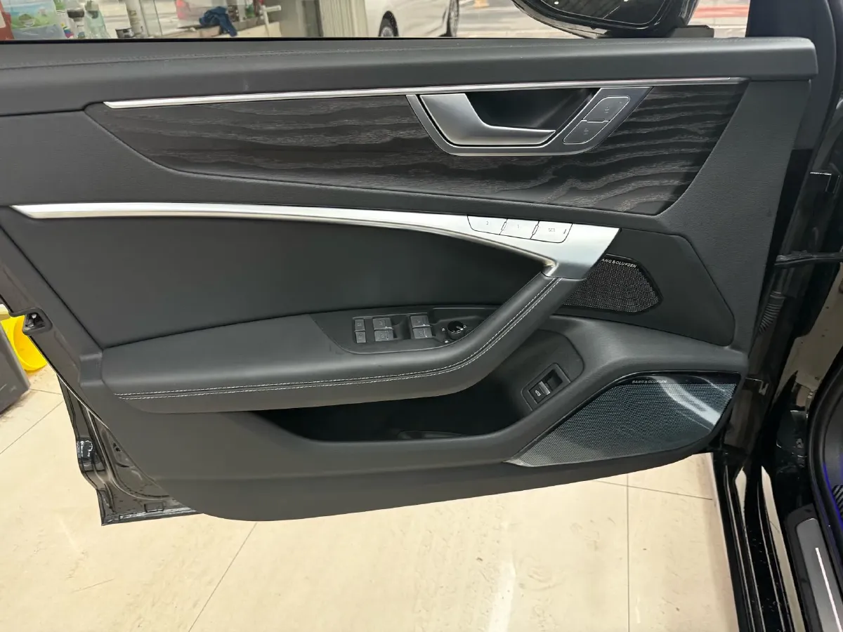 2024 Audi A6L 2.0T 245HP L4 7DCT,autocango,china used car exporter,china ev exporter,chinese used car exporter,chinese used ev exporter