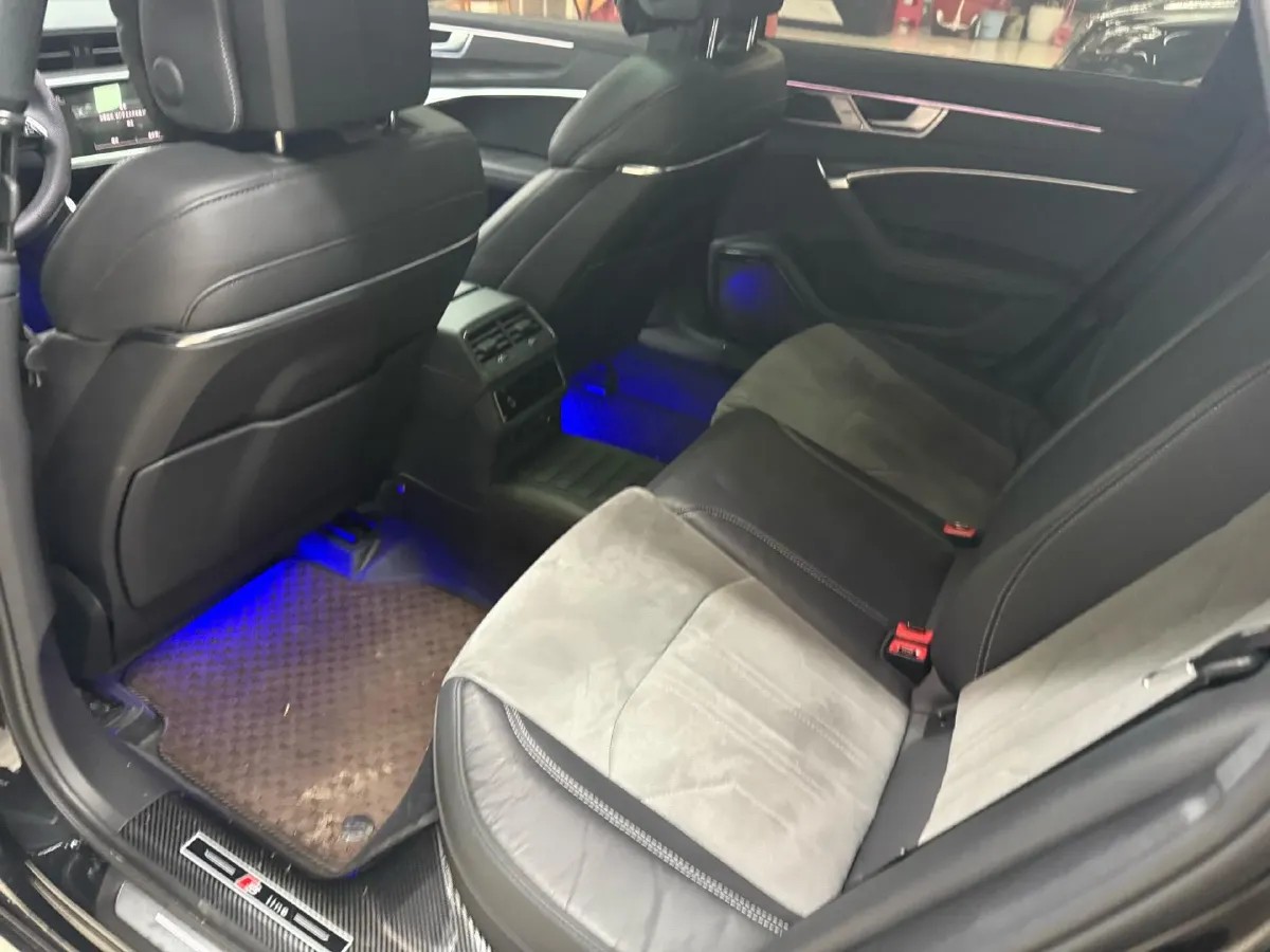 2024 Audi A6L 2.0T 245HP L4 7DCT,autocango,china used car exporter,china ev exporter,chinese used car exporter,chinese used ev exporter