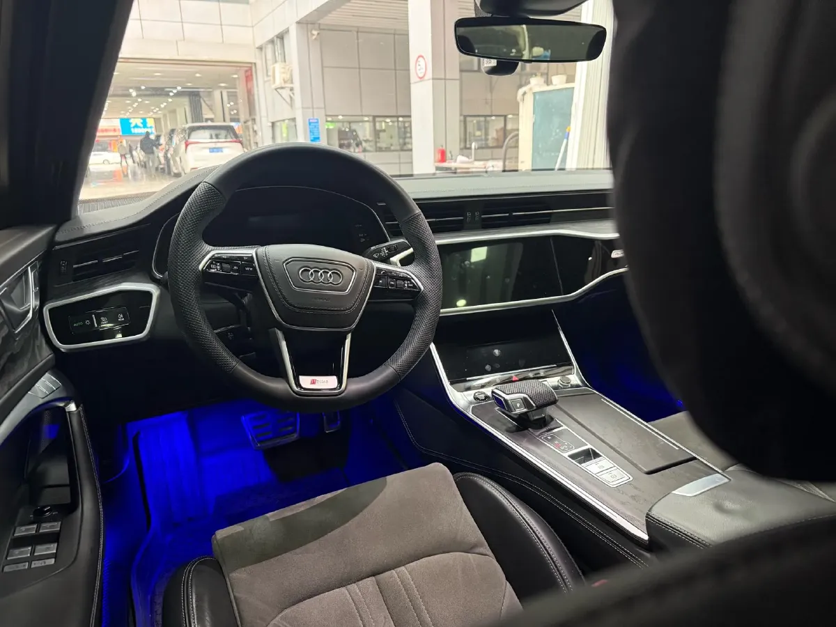 2024 Audi A6L 2.0T 245HP L4 7DCT,autocango,china used car exporter,china ev exporter,chinese used car exporter,chinese used ev exporter