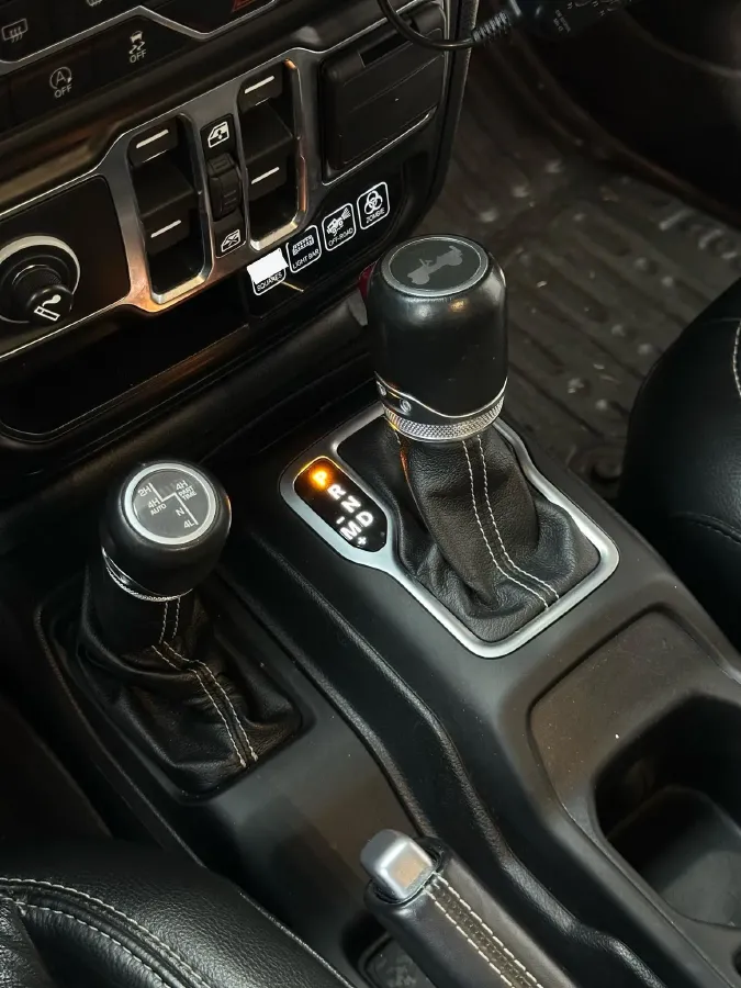 2019 Jeep Wrangler 2.0T 266HP L4 8AT,autocango,china used car exporter,china ev exporter,chinese used car exporter,chinese used ev exporter