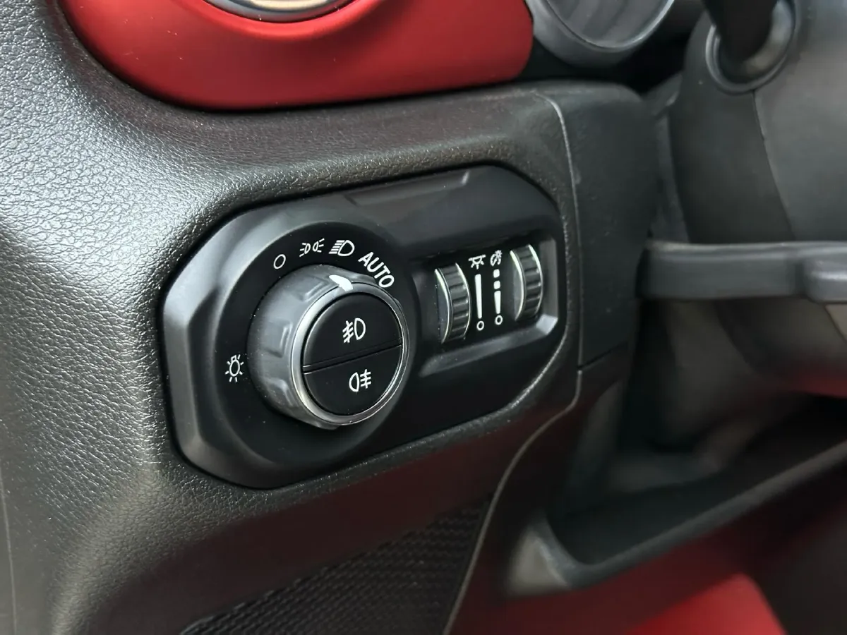 2021 Jeep Wrangler 2.0T 266HP L4 8AT,autocango,china used car exporter,china ev exporter,chinese used car exporter,chinese used ev exporter