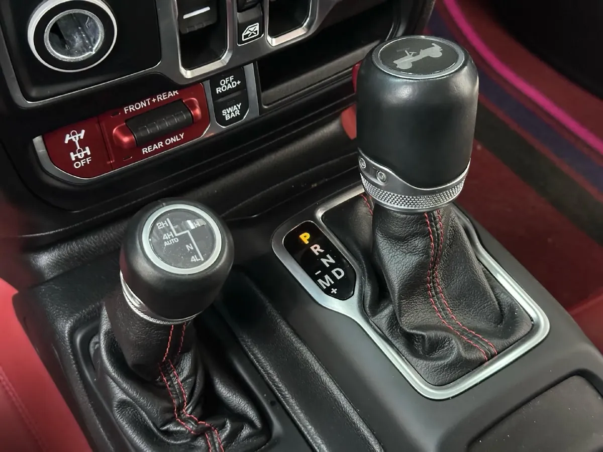 2021 Jeep Wrangler 2.0T 266HP L4 8AT,autocango,china used car exporter,china ev exporter,chinese used car exporter,chinese used ev exporter