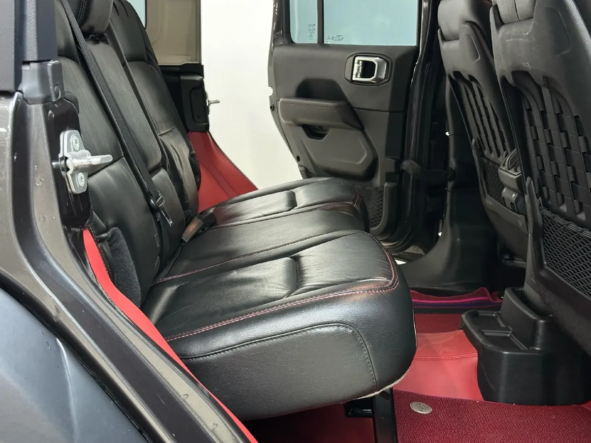 2021 Jeep Wrangler 2.0T 266HP L4 8AT,autocango,china used car exporter,china ev exporter,chinese used car exporter,chinese used ev exporter