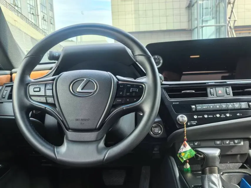 2024 Lexus ES 2.0L 173HP L4 CVT,autocango,china used car exporter,china ev exporter,chinese used car exporter,chinese used ev exporter