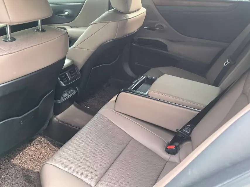 2024 Lexus ES 2.0L 173HP L4 CVT,autocango,china used car exporter,china ev exporter,chinese used car exporter,chinese used ev exporter