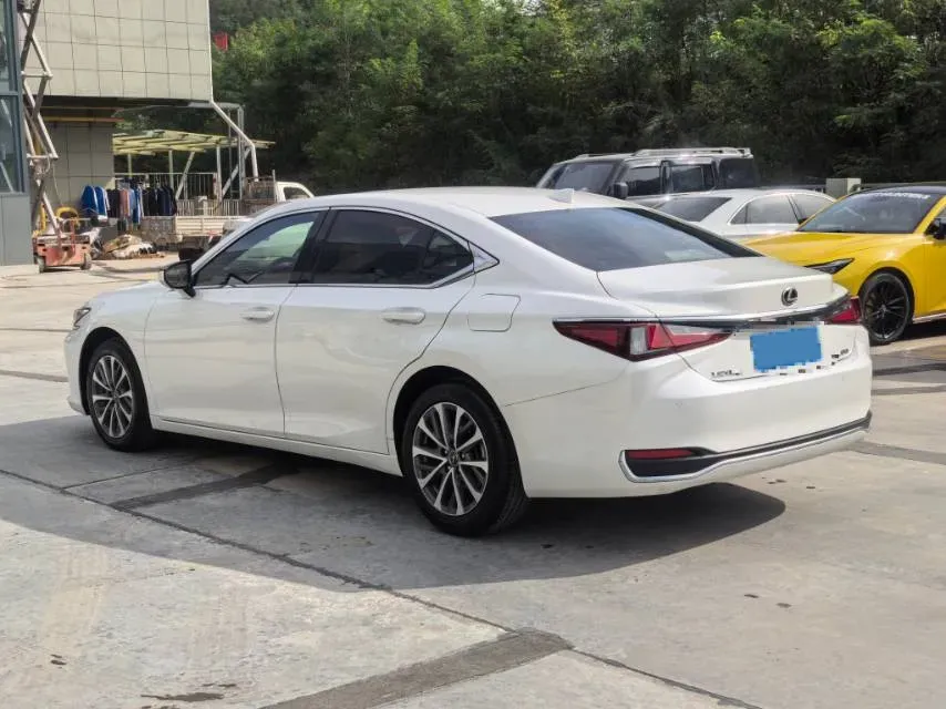 2024 Lexus ES 2.0L 173HP L4 CVT,autocango,china used car exporter,china ev exporter,chinese used car exporter,chinese used ev exporter