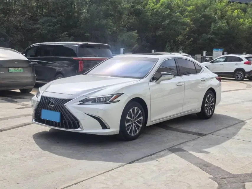 2024 Lexus ES 2.0L 173HP L4 CVT,autocango,china used car exporter,china ev exporter,chinese used car exporter,chinese used ev exporter