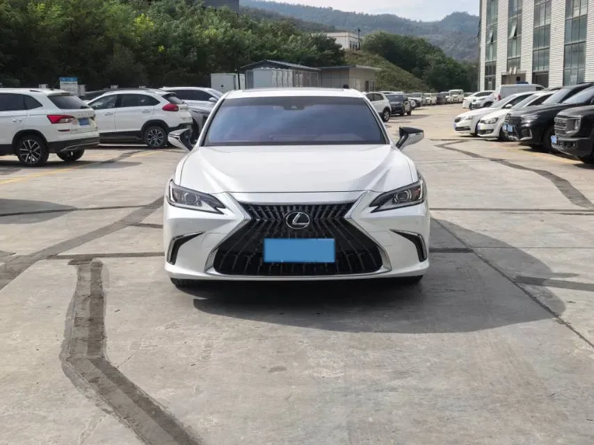 2024 Lexus ES 2.0L 173HP L4 CVT,autocango,china used car exporter,china ev exporter,chinese used car exporter,chinese used ev exporter