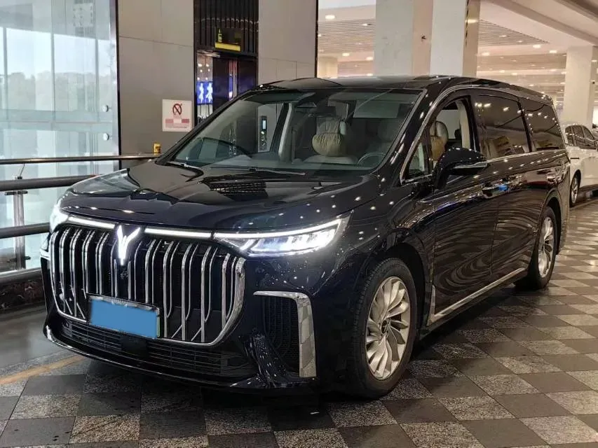2024 Voyah Dream 1.5T 150HP L4 PHEV 43KWH,autocango,china used car exporter,china ev exporter,chinese used car exporter,chinese used ev exporter