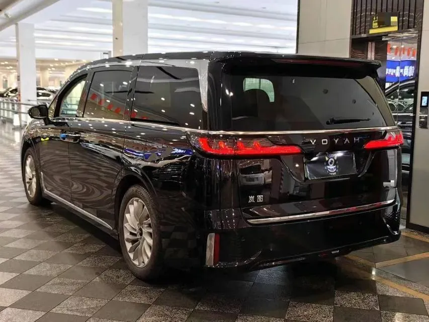 2024 Voyah Dream 1.5T 150HP L4 PHEV 43KWH,autocango,china used car exporter,china ev exporter,chinese used car exporter,chinese used ev exporter