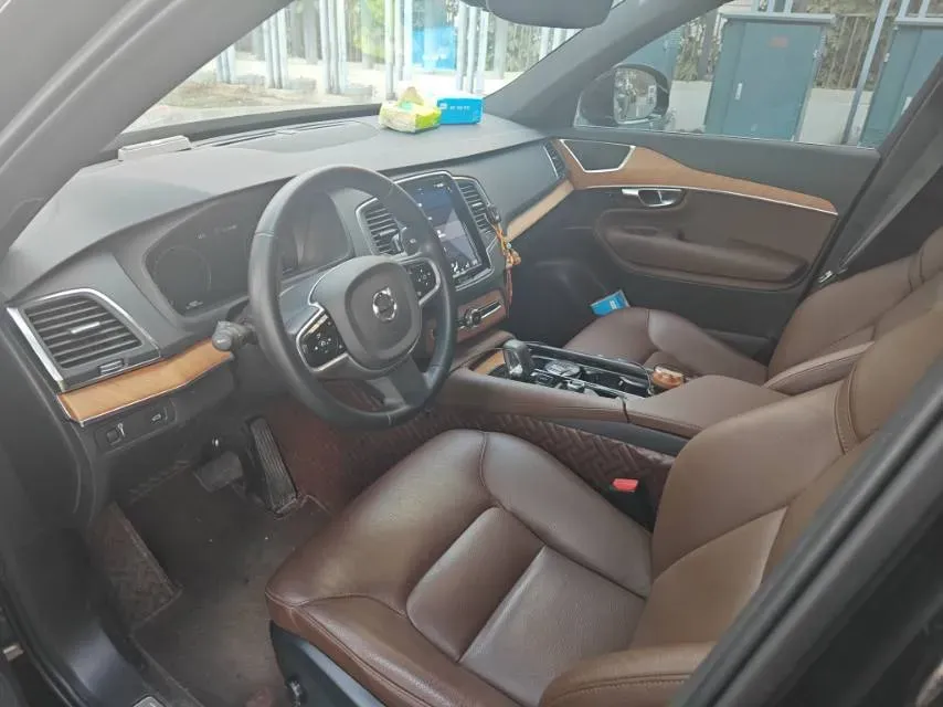 2022 Volvo XC90 2.0T 250HP L4 8AT,autocango,china used car exporter,china ev exporter,chinese used car exporter,chinese used ev exporter