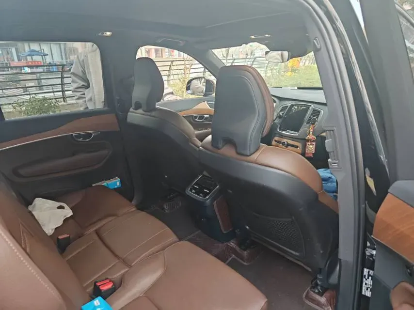 2022 Volvo XC90 2.0T 250HP L4 8AT,autocango,china used car exporter,china ev exporter,chinese used car exporter,chinese used ev exporter