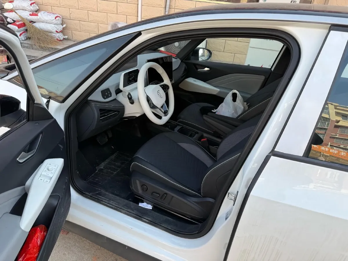 2025 Volkswagen ID.3 BEV 52.8KWH,autocango,china used car exporter,china ev exporter,chinese used car exporter,chinese used ev exporter
