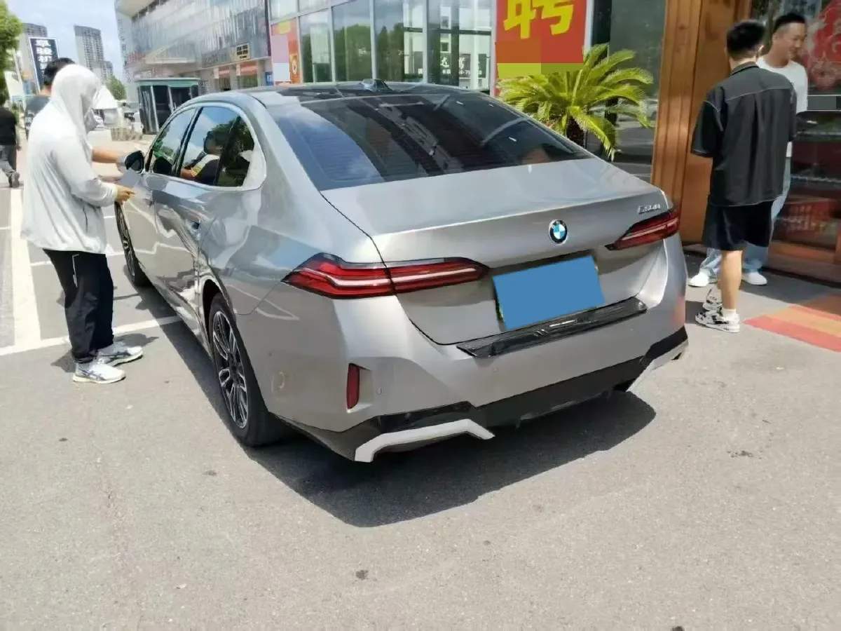 2024 BMW 5 Series 2.0T 258HP L4 8AT,autocango,china used car exporter,china ev exporter,chinese used car exporter,chinese used ev exporter
