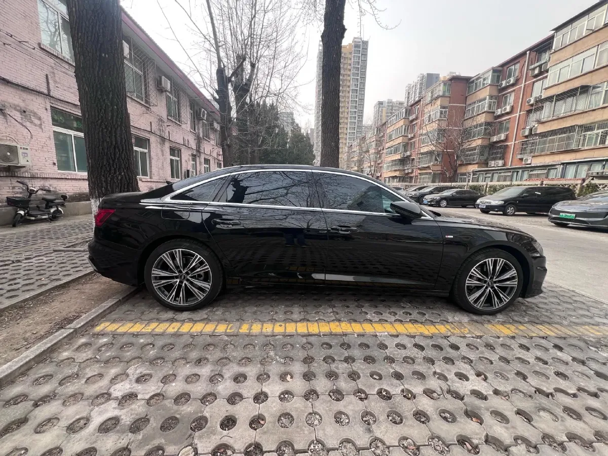 2025 Audi A6L 2.0T 245HP L4 7DCT,autocango,china used car exporter,china ev exporter,chinese used car exporter,chinese used ev exporter