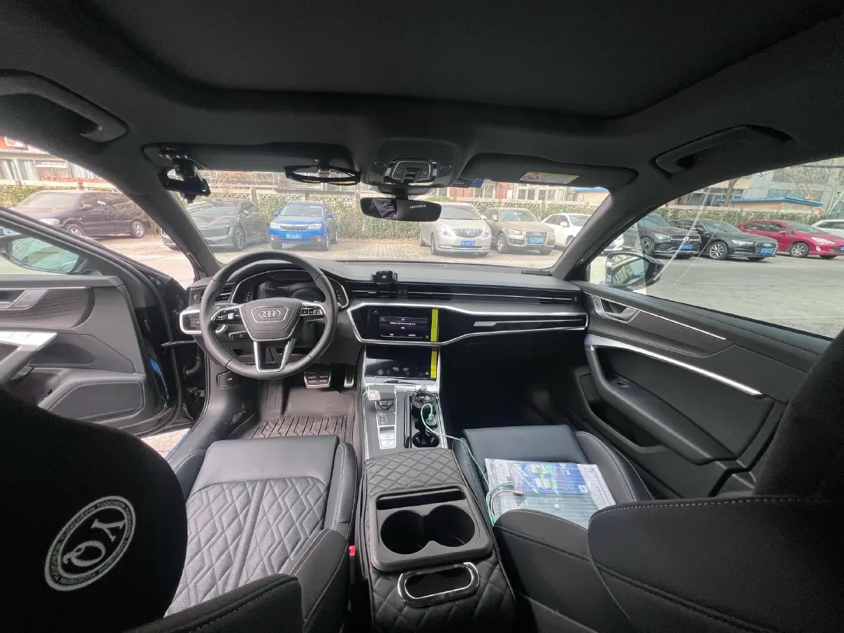 2025 Audi A6L 2.0T 245HP L4 7DCT,autocango,china used car exporter,china ev exporter,chinese used car exporter,chinese used ev exporter