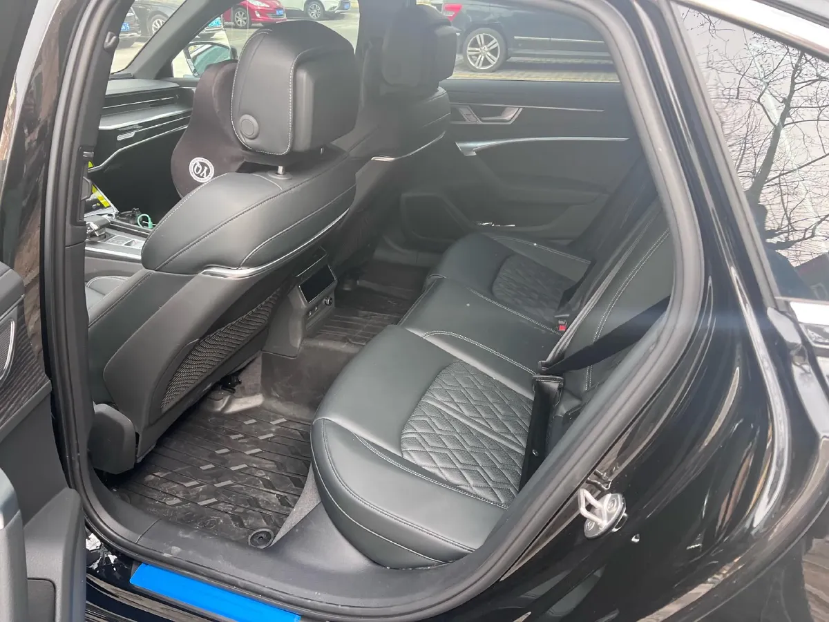 2025 Audi A6L 2.0T 245HP L4 7DCT,autocango,china used car exporter,china ev exporter,chinese used car exporter,chinese used ev exporter